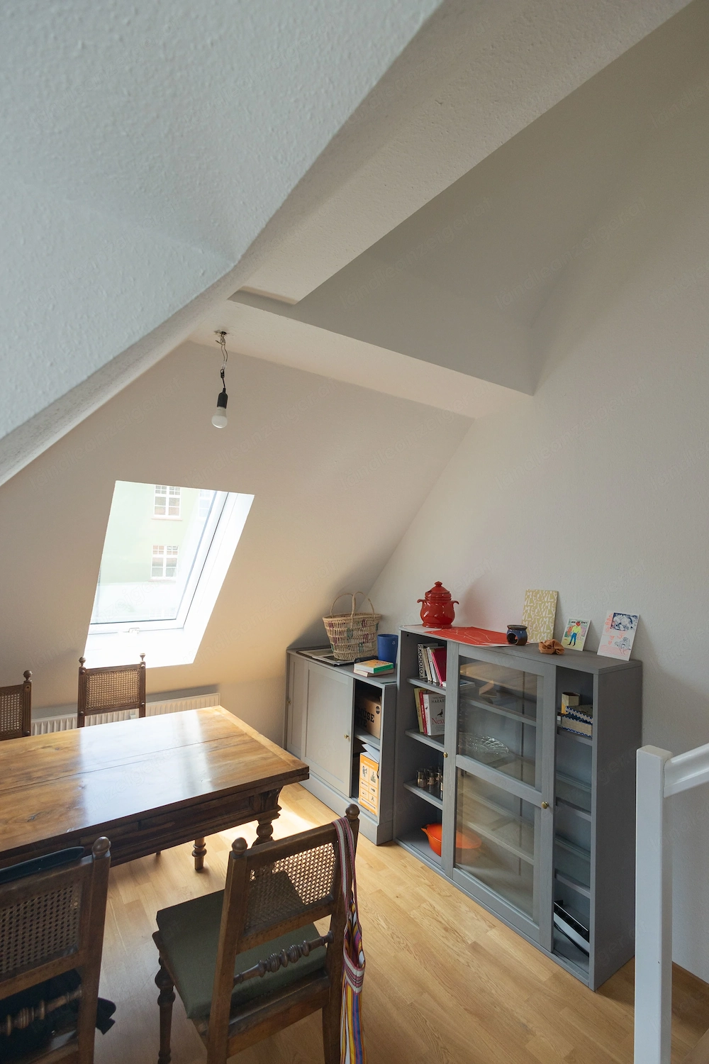Modulares Schrankset in Grau mit Glasschiebetüren