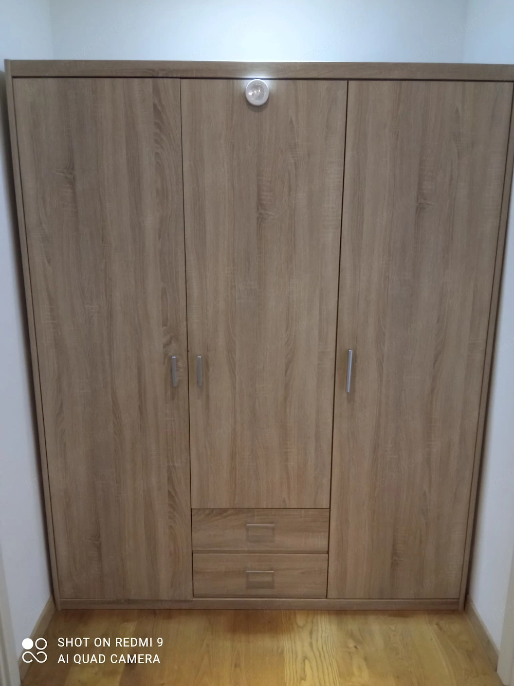 Kleiderschrank 3 Türen, 2 Schubladen