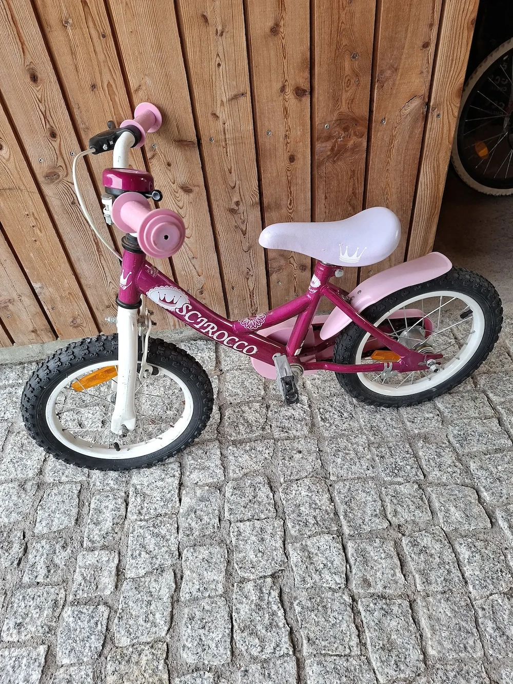 Kinderfahrrad mit Stützrädern
