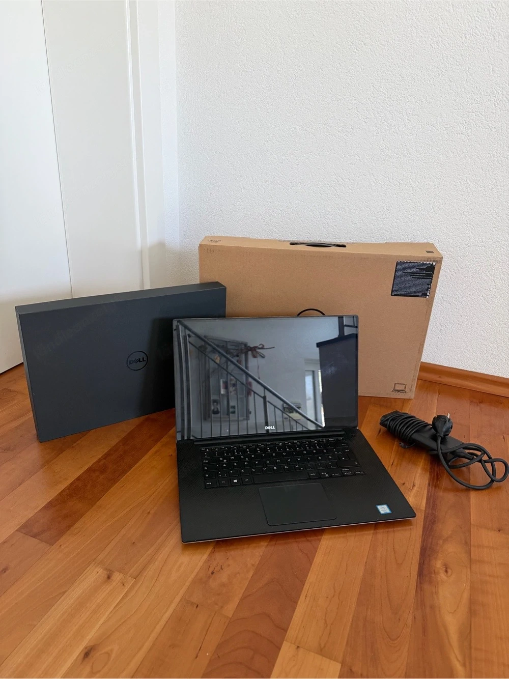Dell XPS 15 9560 - i7-7700HQ, 16gb ram, 512gb SSD, GTX 1050, 4K Touch Display