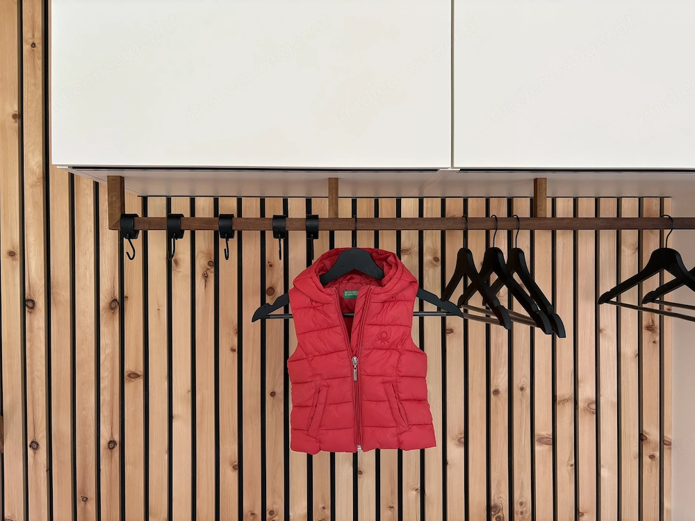 Rotes Gilet von Benetton 