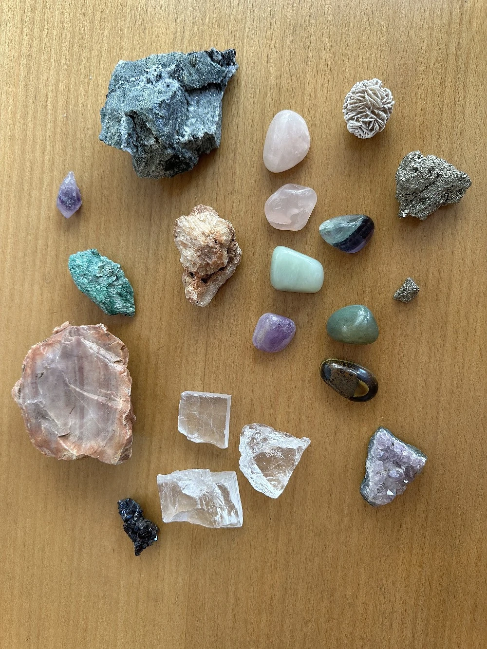 Große Edelstein- und Mineraliensammlung zu verkaufen