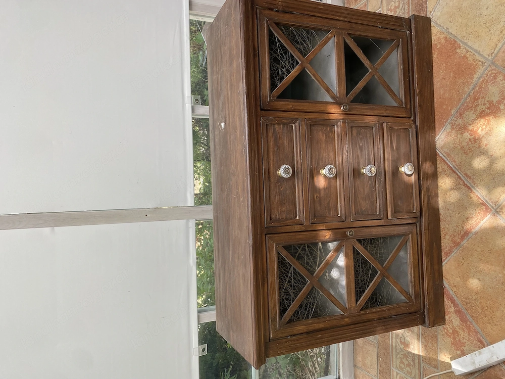 Kommode aus Holz
