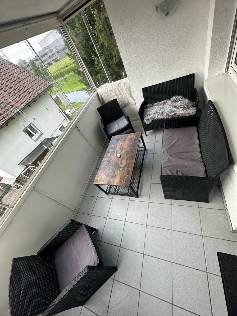 Rattan Möbel & Tisch abzugeben