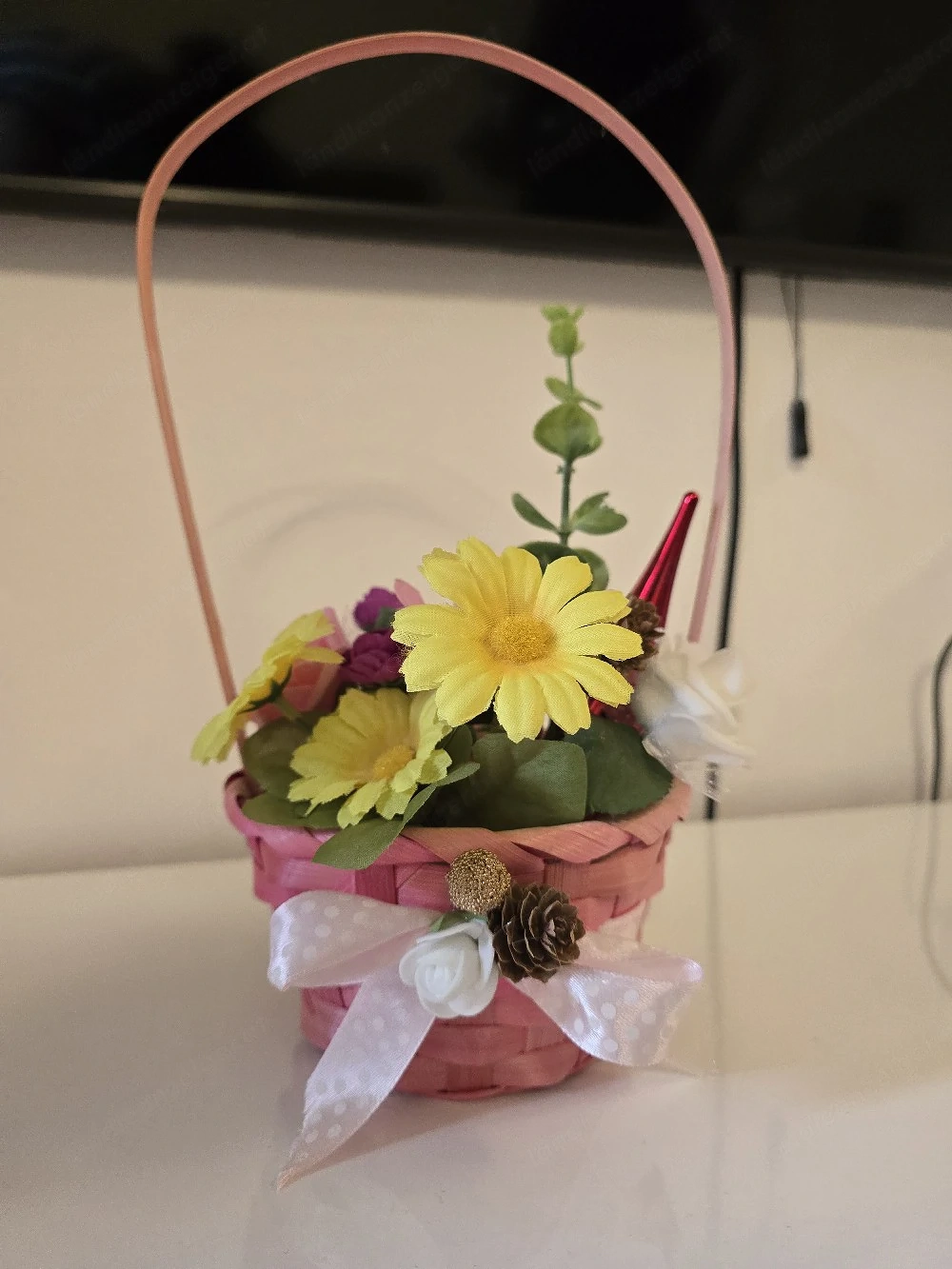 Künstlicher Blumenkorb