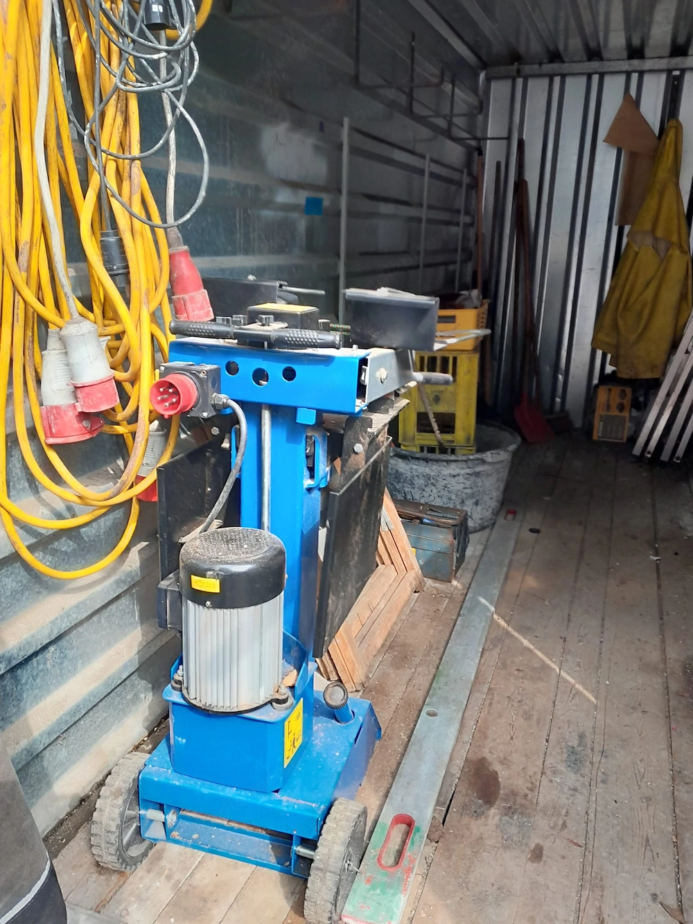 Verkaufe Holzspalter 10t Scheppach um 700 