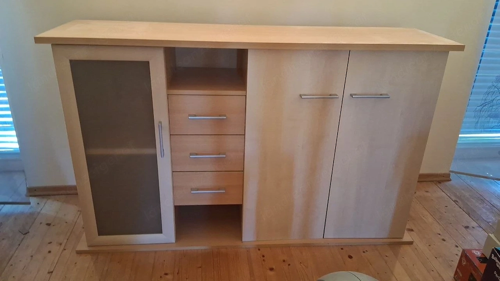 Kommode mit Glastüre