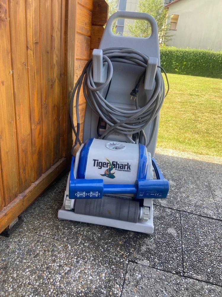 Poolroboter mit Caddy