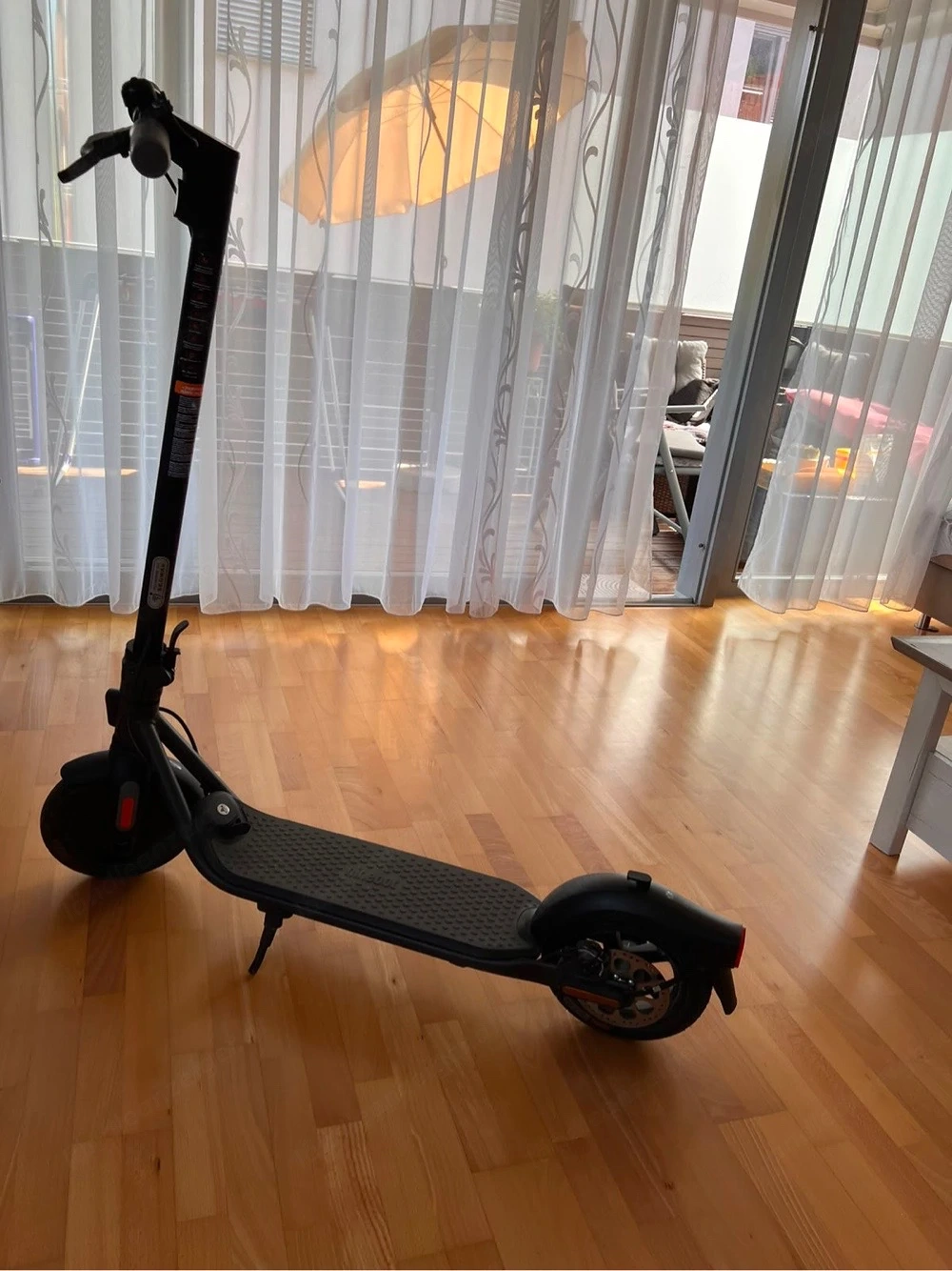Ninebot by Segway F25E II E-Scooter   guter Zustand inkl. Ladegerät