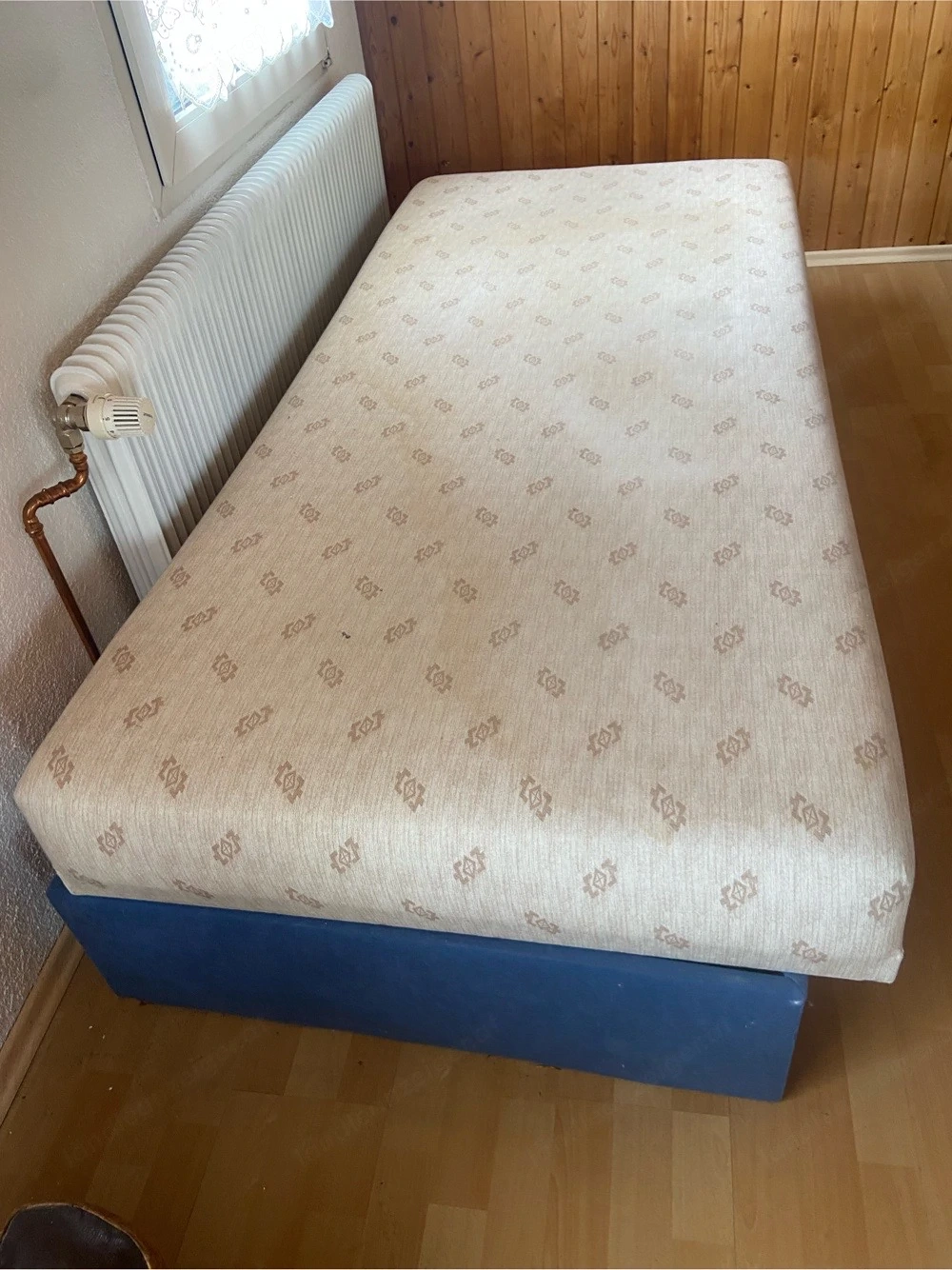 Bett  Liege