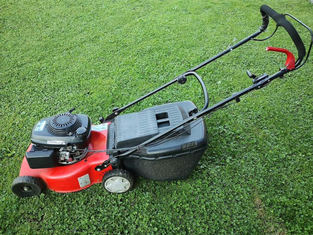 Rasenmäher mit Radantrieb, Fangkorb und HONDA-Motor