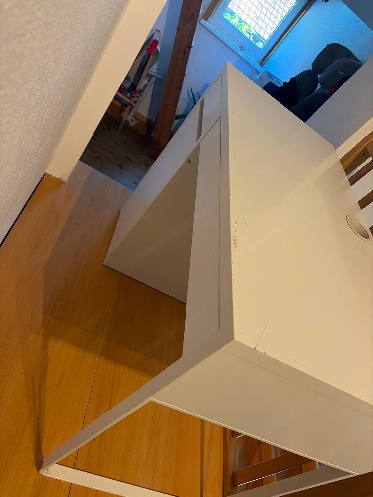 Ikea Schreibtisch zu verschenken