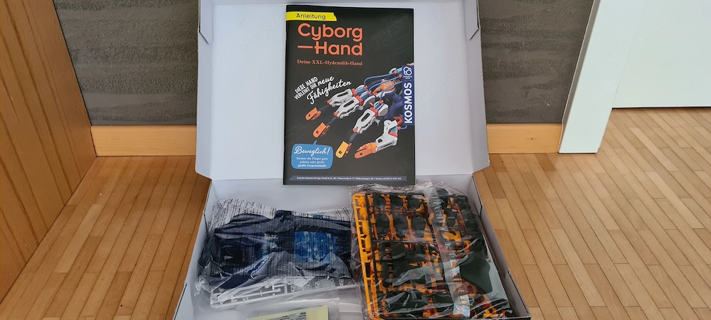 Kosmos Cyborg Hand