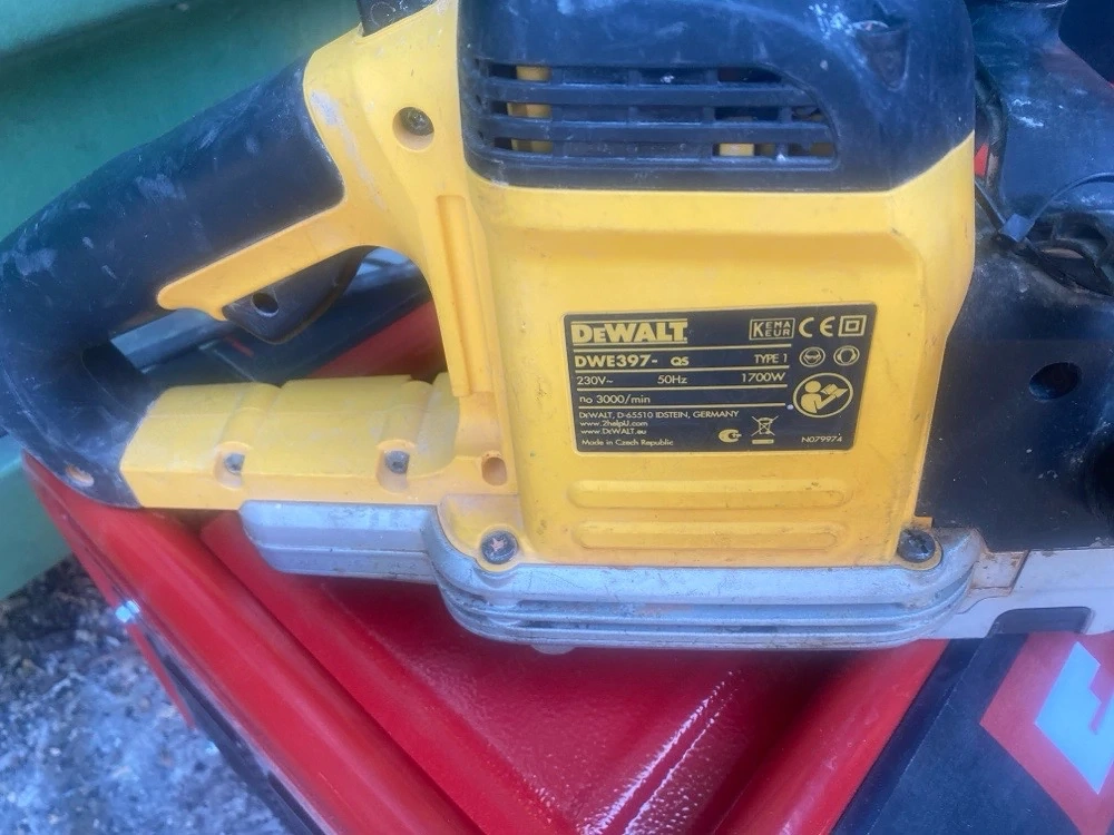 Verkaufe Dewalt Alligator Ziegelsäge um 190 mit neuem sägeblatt