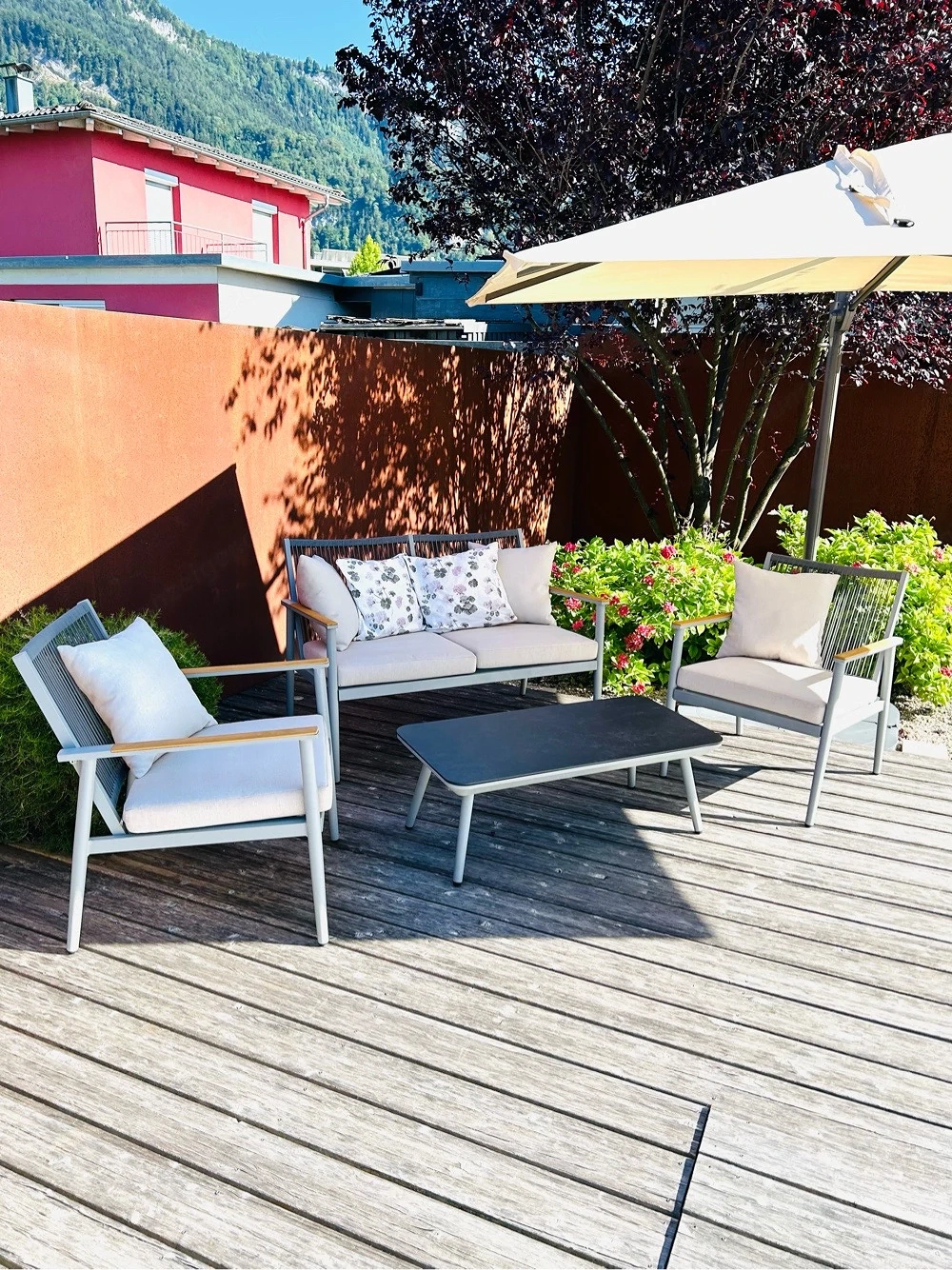 Coole Gartenlounge grau beige