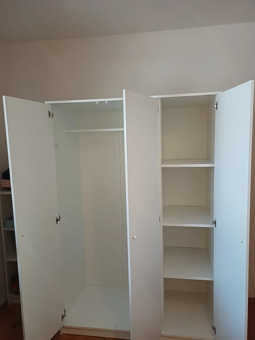 Kleiderschrank