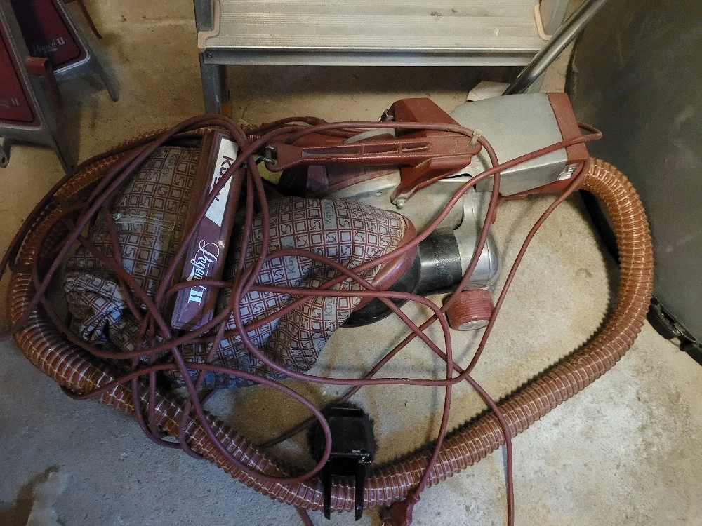 2 Kirby Staubsauger alt