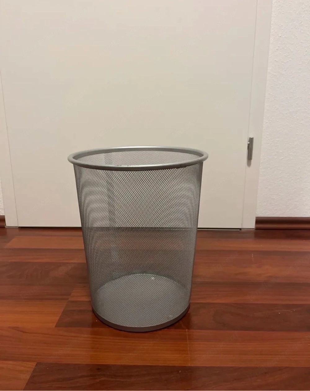 Müllkübel in grau