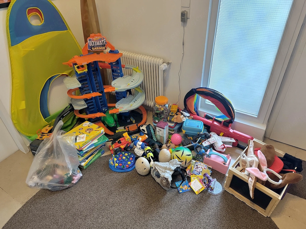 ZU VERSCHENKEN: Viele Spielsachen abzugeben, Hot Wheels, Spielfiguren, Sammelsachen, Spiele uvm.
