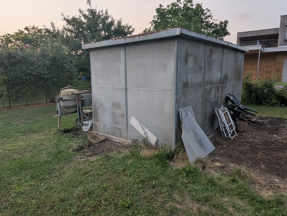 Freistehende Garage zu verschenken