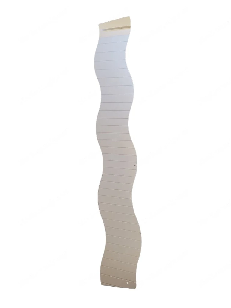 Spiegel in Wellendesign 