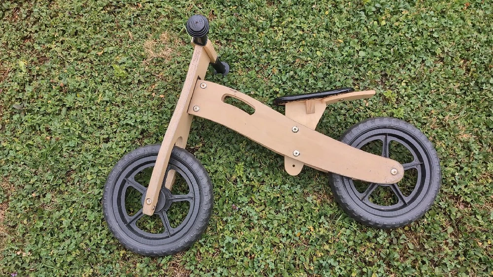 Hübsches Holz-Laufrad   Perfekt für kleine Entdecker!