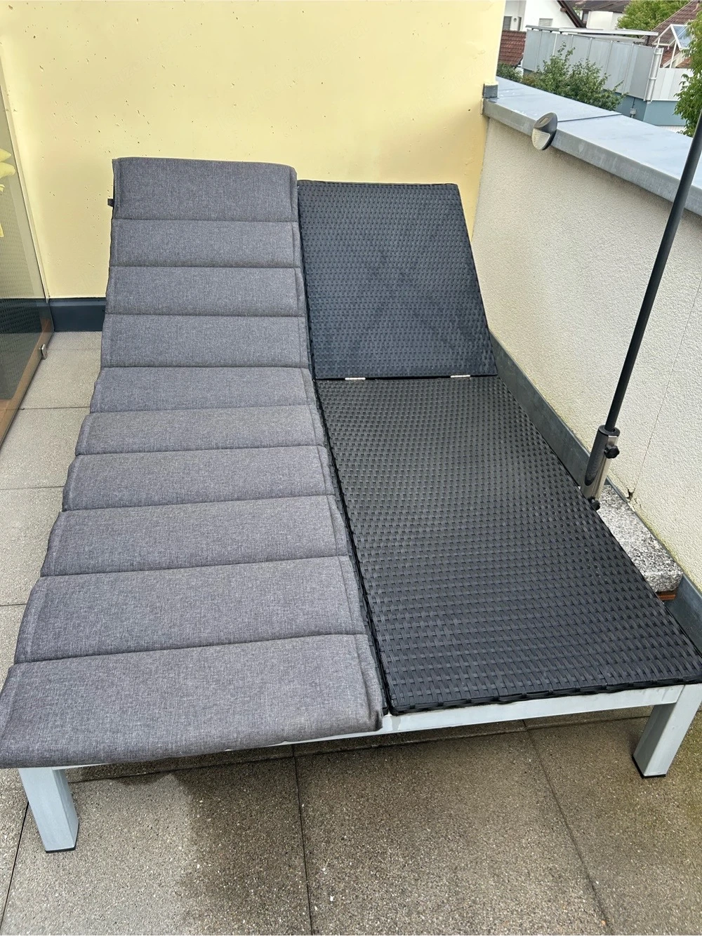 Doppelliege mit Auflagen