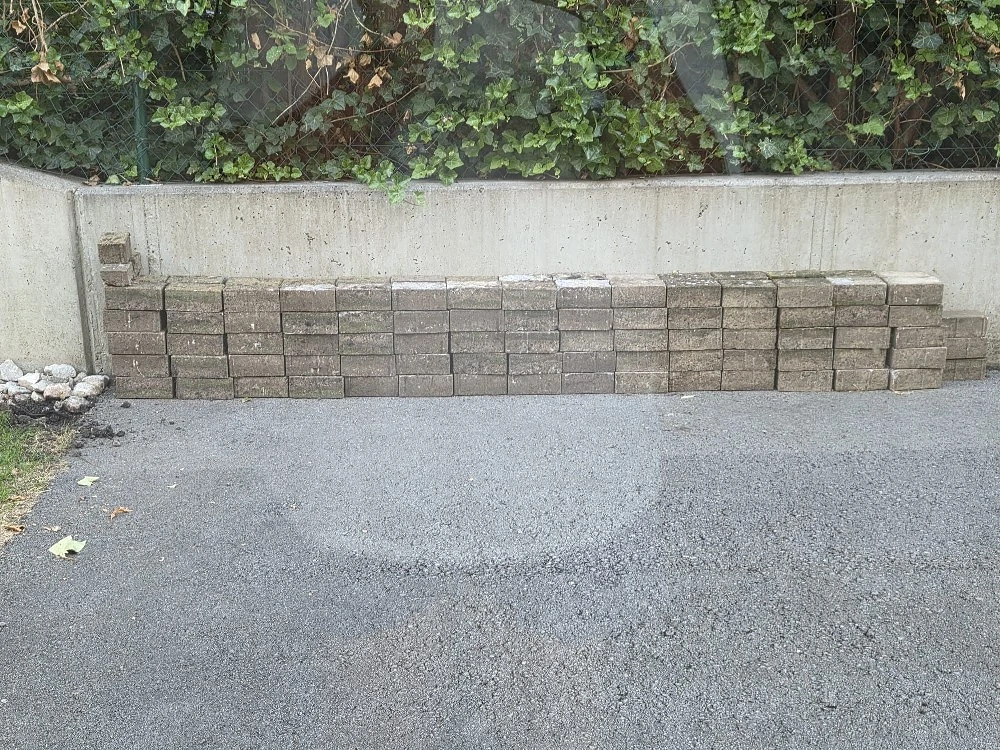 Kleine Randsteine zu verschenken