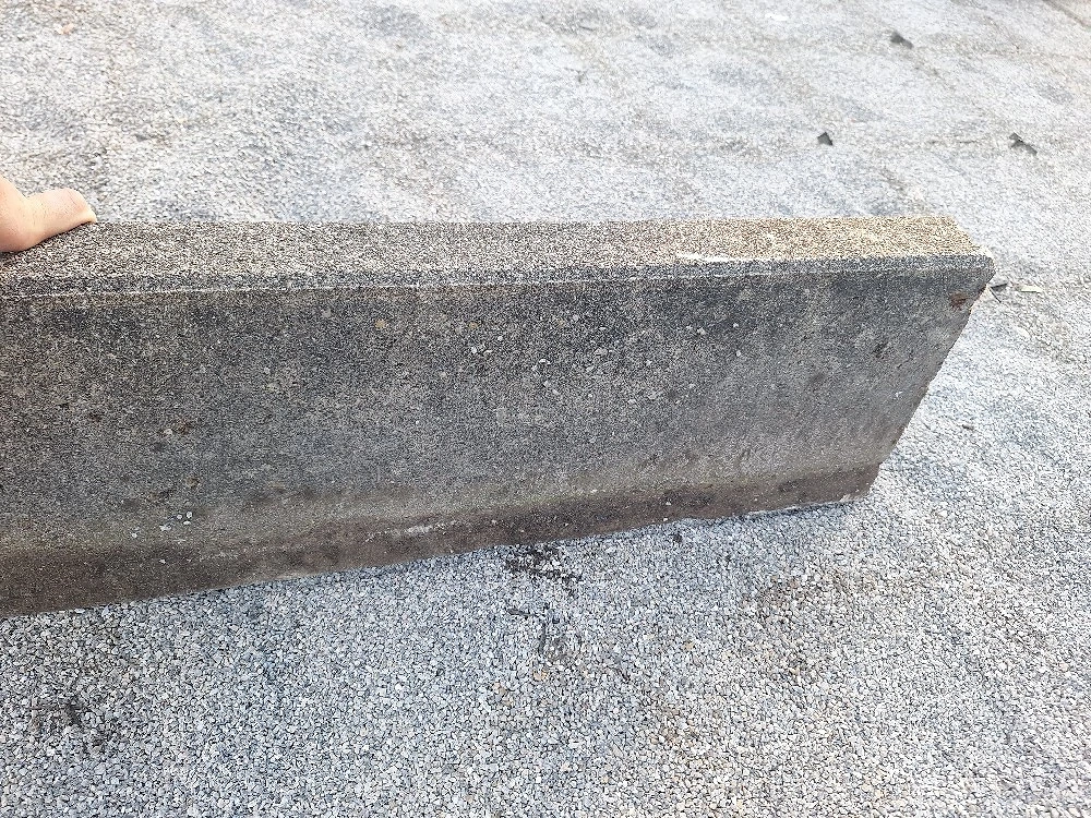 Große Randsteine zu verschenken