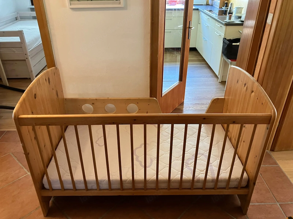Gitterbett Kinderbett  Vollholz 140 x 70 mit Matratze 