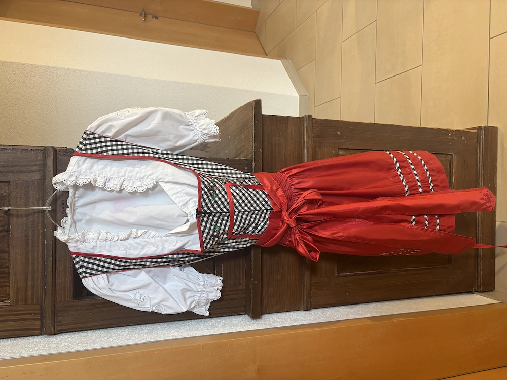 schwarz-weiß kariertes Krüger Dirndl mit roter Schürze (inklusive Bluse)