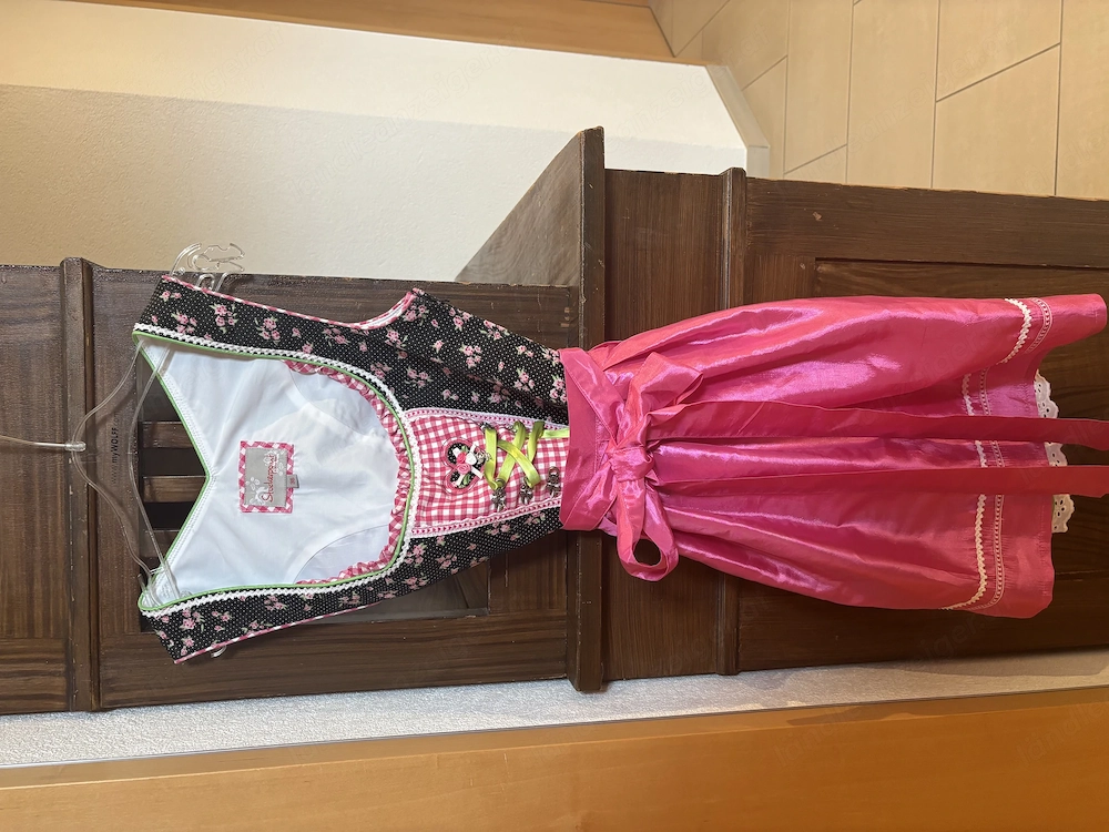 schwarz-pinkes Stockerpoint Dirndl
