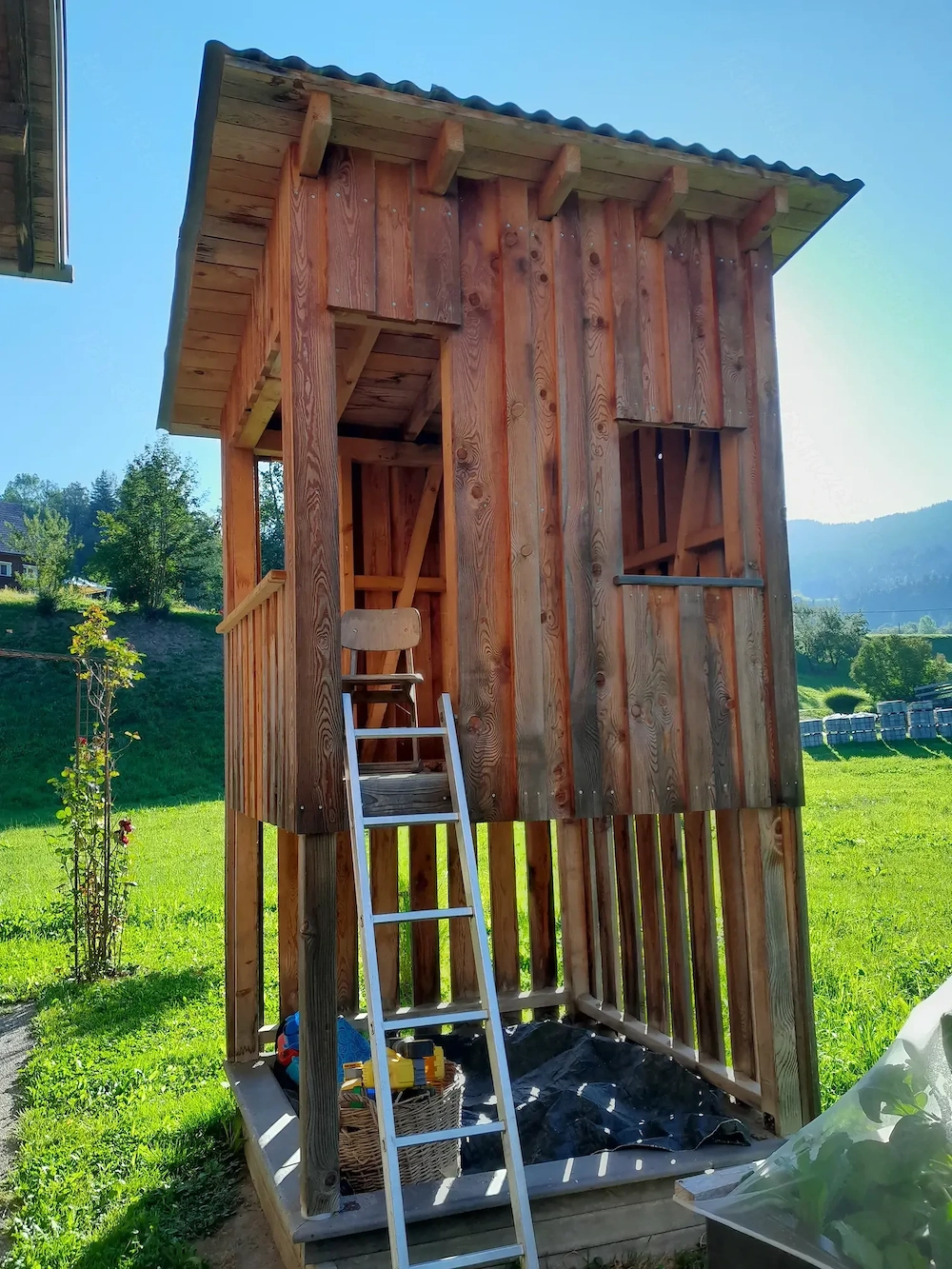 Spielhaus mit Sandkasten 