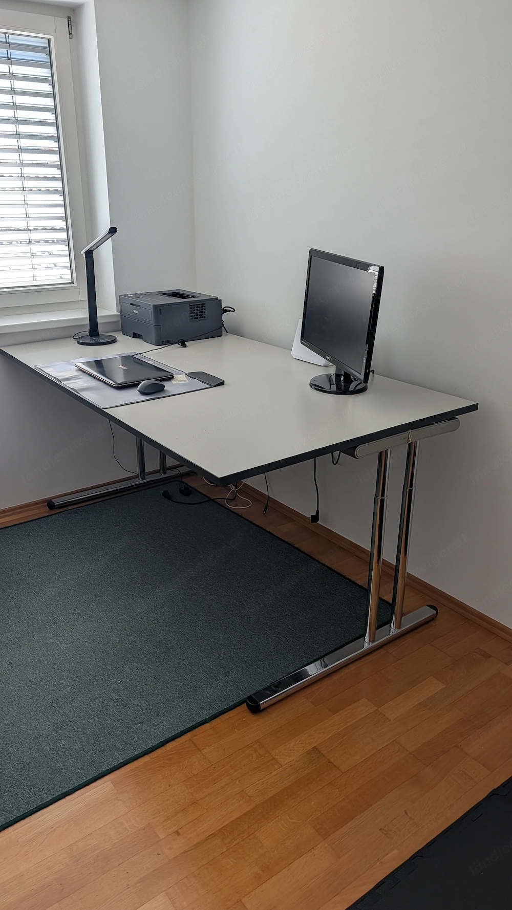 Höhenverstellbarer Schreibtisch 