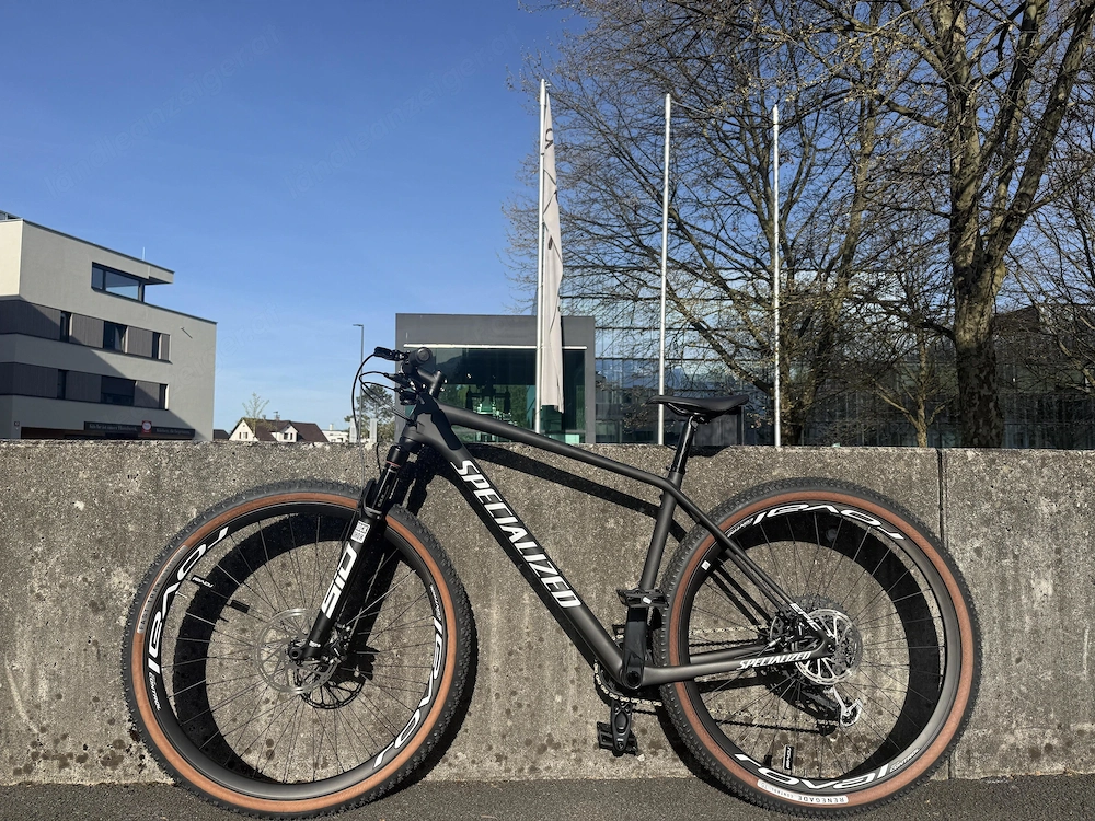 Neuwertiges Mountainbike zu verkaufen
