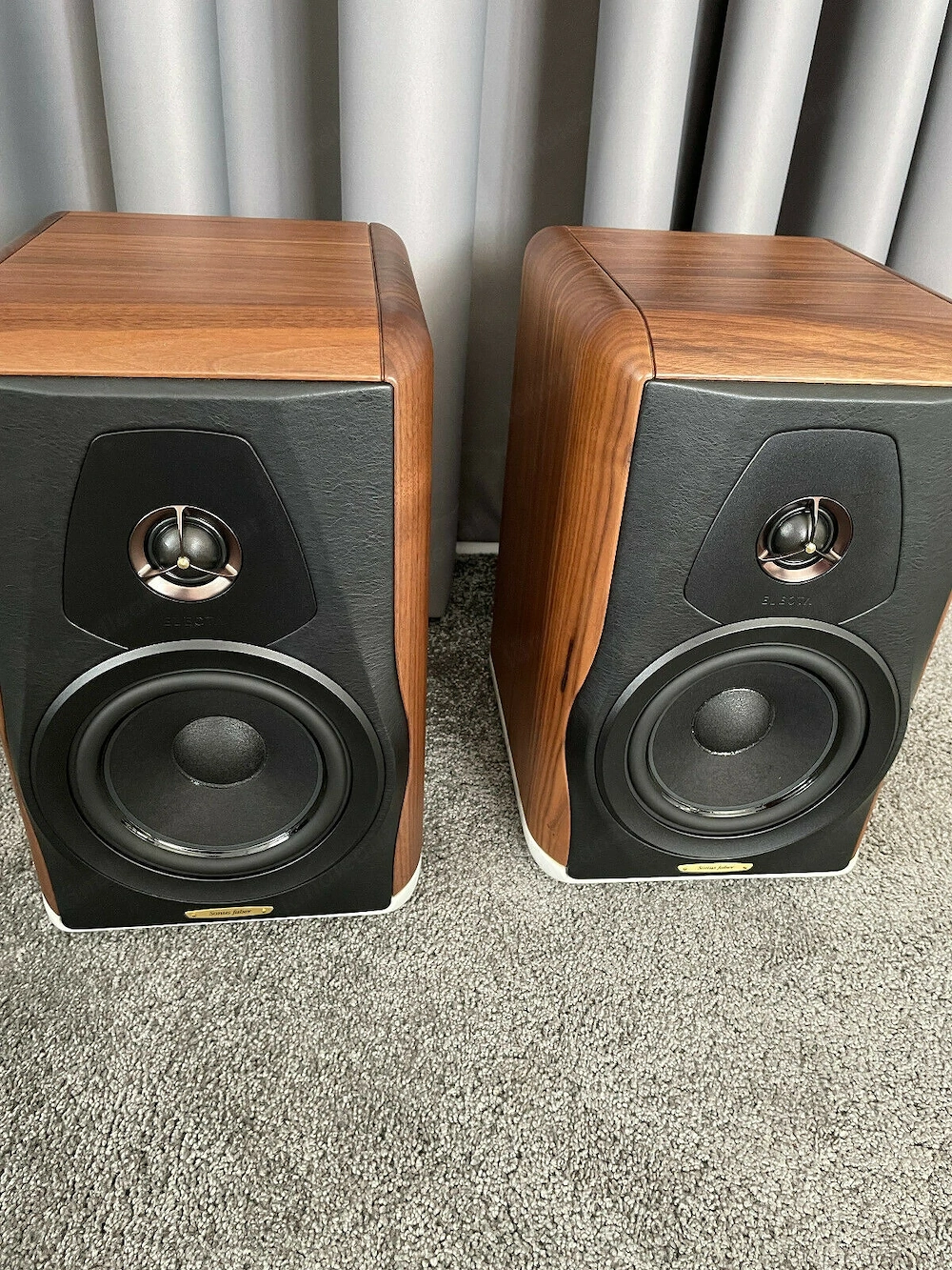 Sonus Faber Electa Amator III  (We are a Hi-Fi Store. Visit Our web : www.stereotecnica .com )