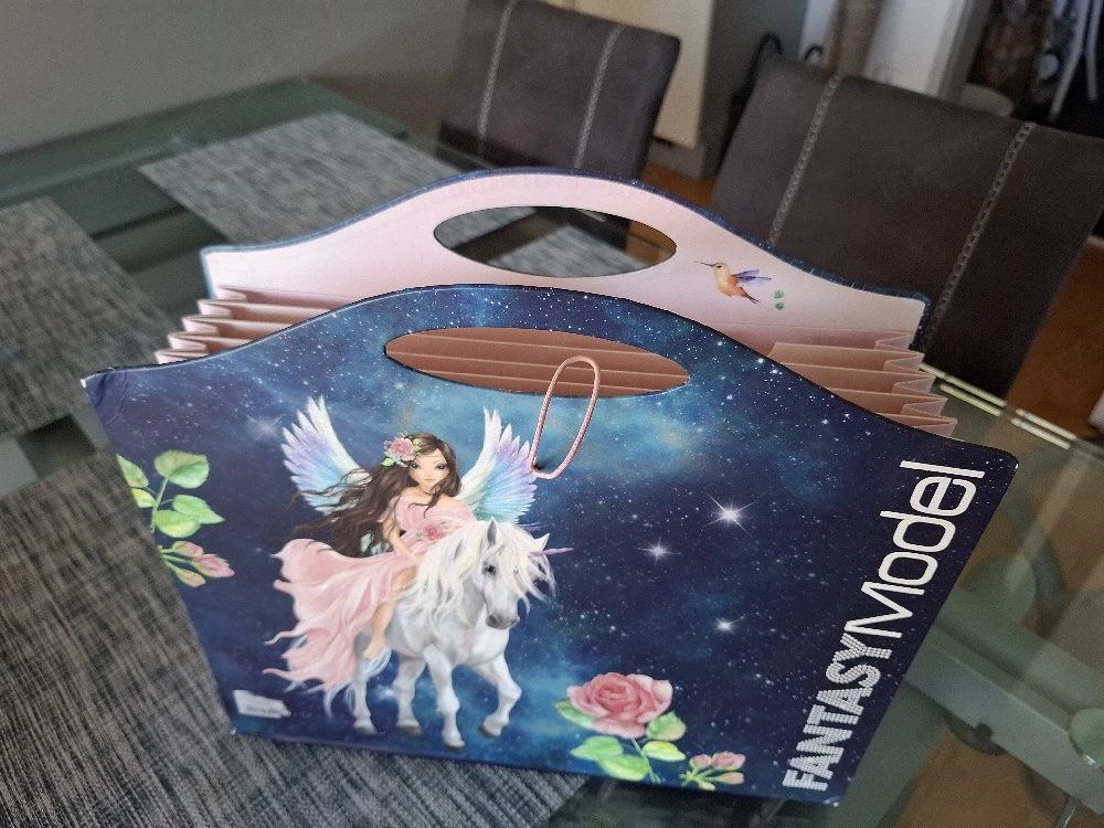 Fantasymodel Zeichenmappe