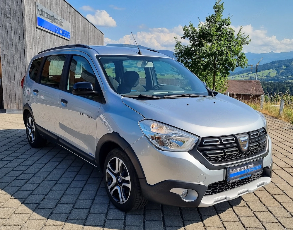 Dacia Lodgy Celebration**Anhängekupplung**Rückfahrkamara**Sitzheizung** wenig KM**SPARSAM 5l