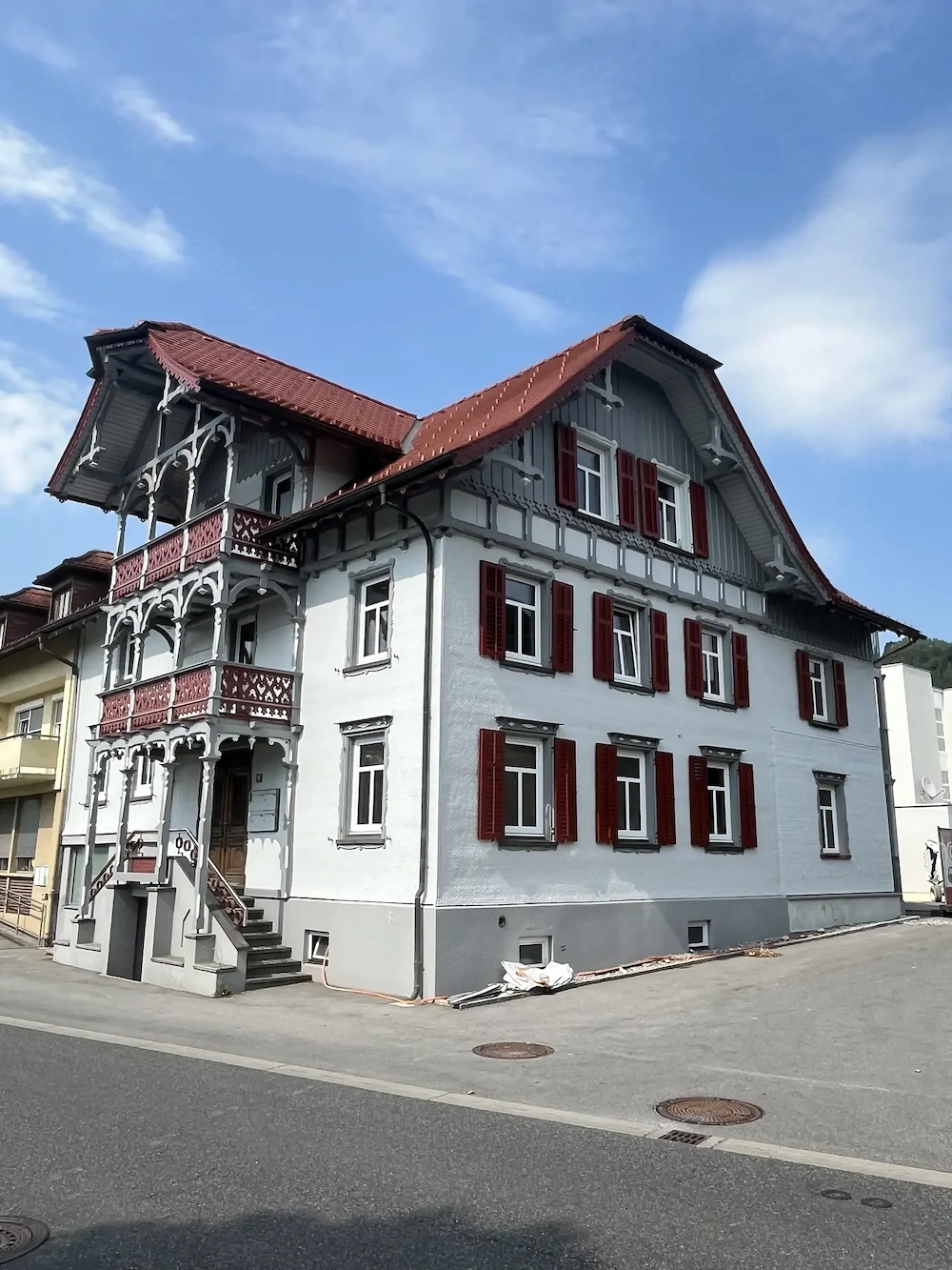 Historischer Flair trifft moderne stilvolle, neue Dachgeschoß Wohnung
