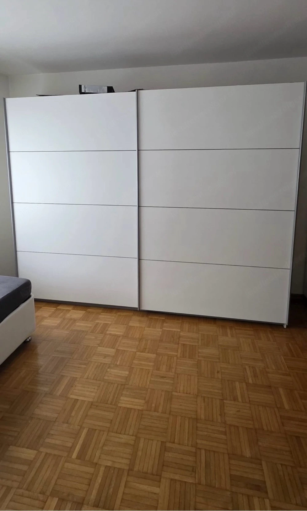 schiebe tür Schrank 2 Mal