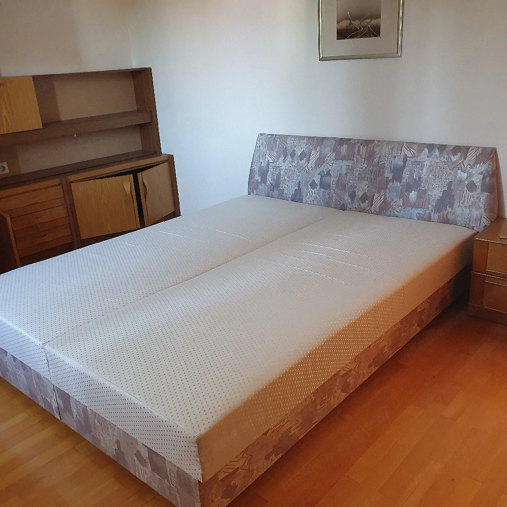 Bett mit Stauraum
