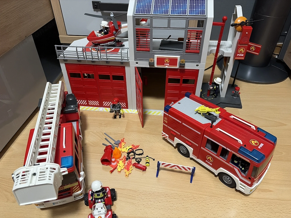 Playmobil Feuwerwehrstation mit viel Zubehör 