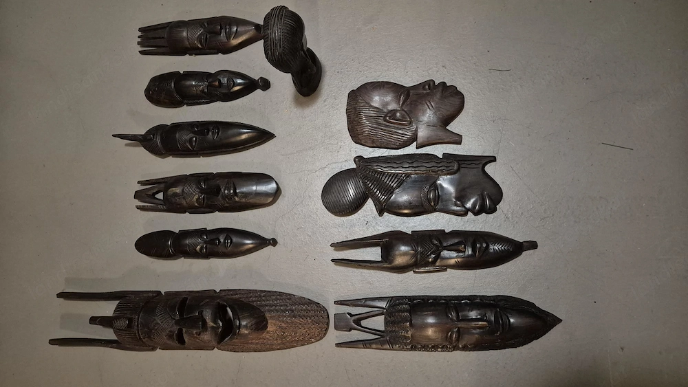 Afrikanische geschnitzte Masken   11 Stk aus Nachlass
