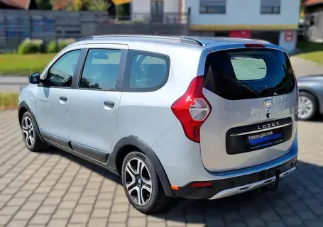 Dacia Lodgy Celebration**Anhängekupplung**Rückfahrkamara**Sitzheizung** wenig KM**SPARSAM 5l