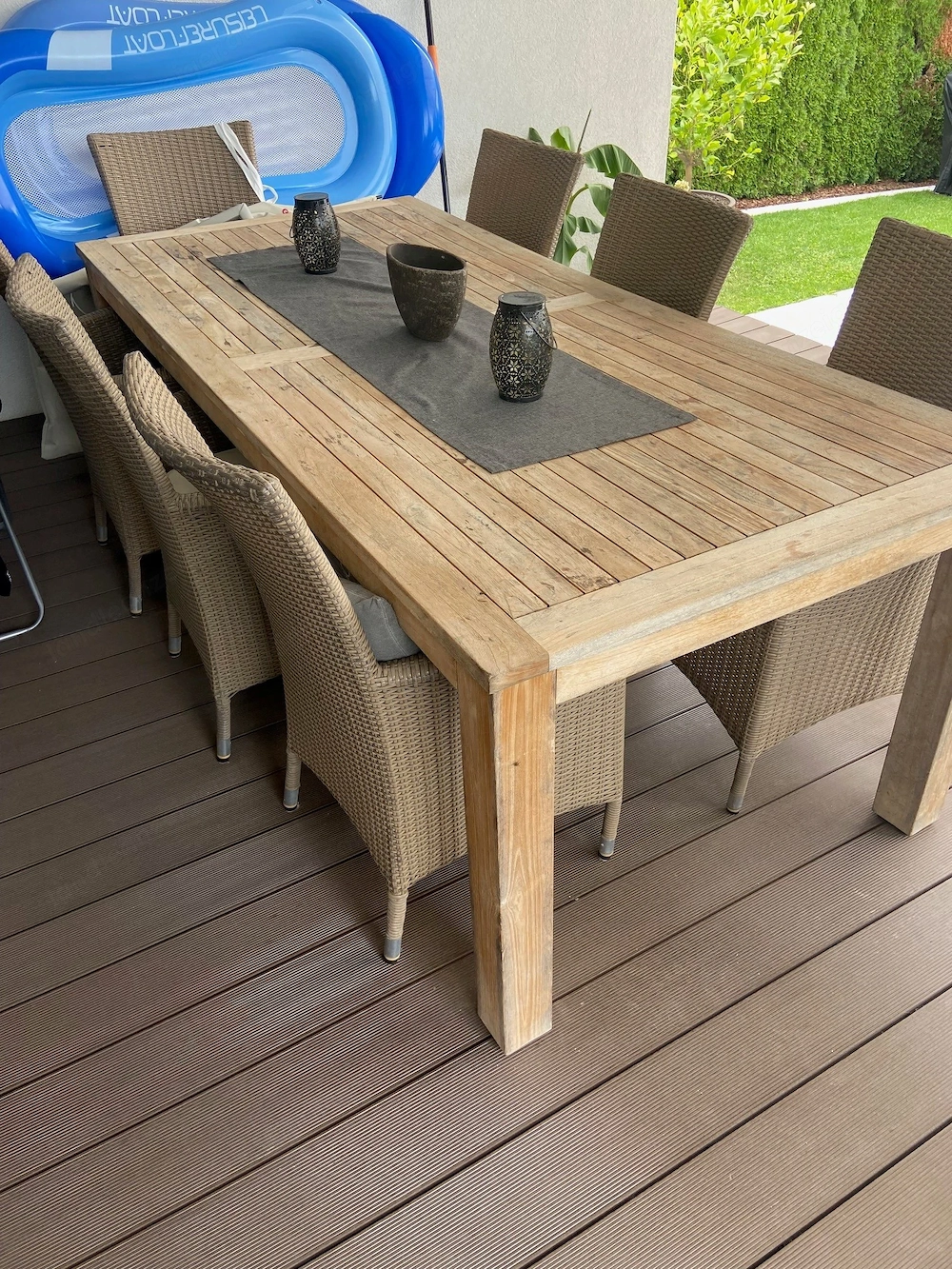 Hochwertiges Gartenmöbel-Set - Tisch mit 8 Rattanstühlen inkl. bequemer Polster