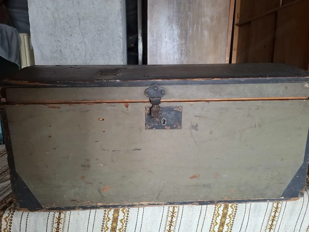 Seemannskiste mit gewölbten Deckel 