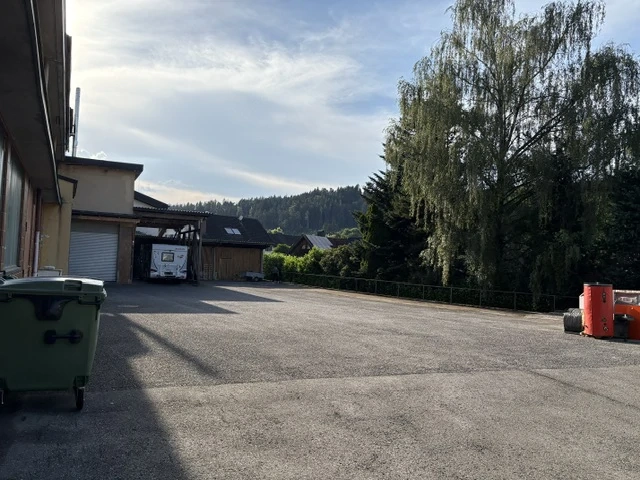 Freifläche befestigt