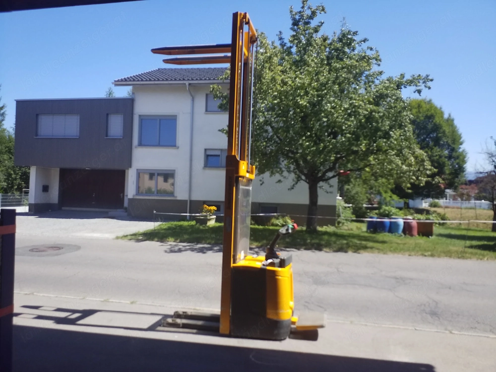 Hochhubwagen