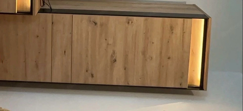 Garderobenschrank