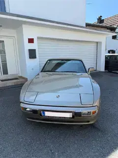 Porsche 944